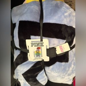Htf beautiful rainbow sherpa vs/oink blanket